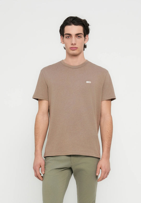 Tommy Jeans Regular Badge Tee - Limestone Dust