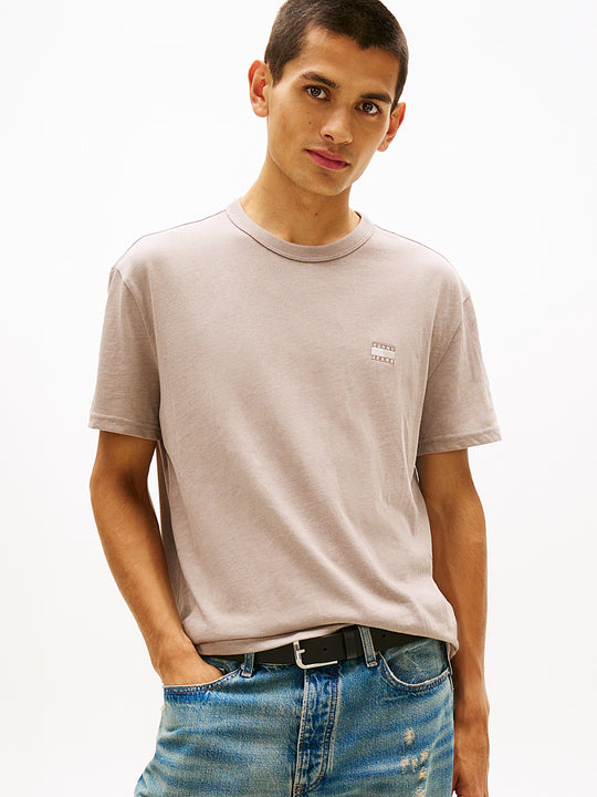 Tommy Jeans Regular Badge Tee - Limestone Dust